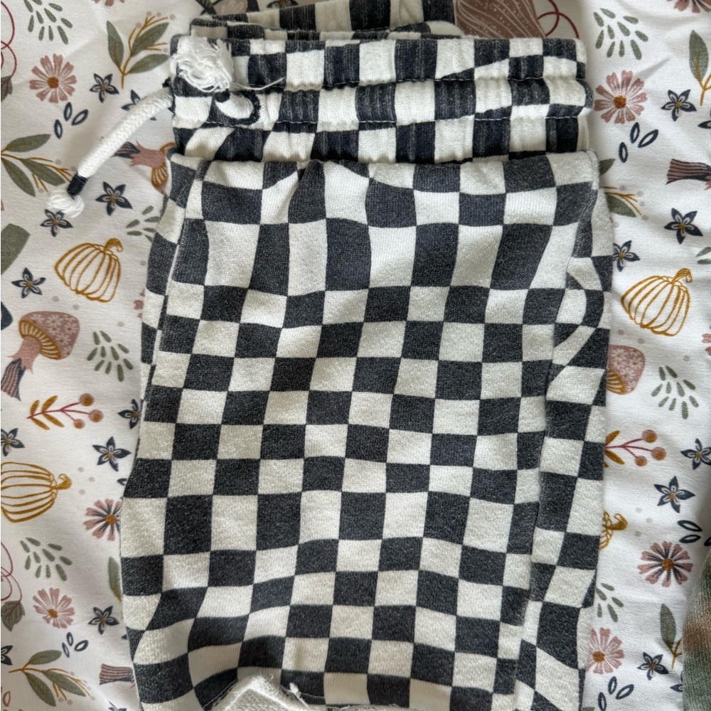 Shorts & Tops bundle - Picture 4 of 8